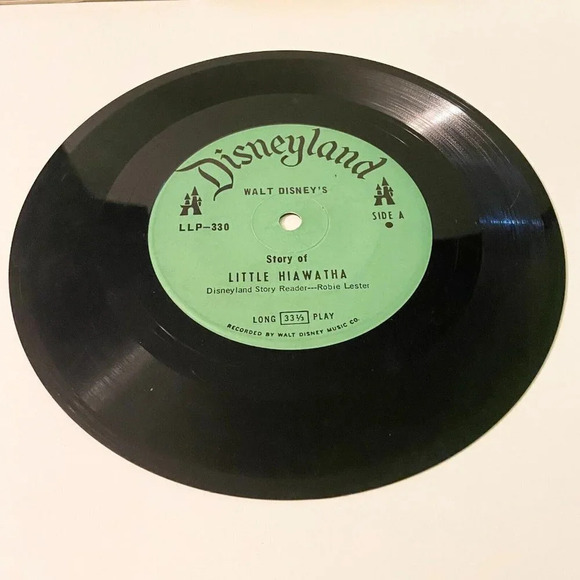 Vintage 1968 Disney Little  Hiawatha 7 Inch Record and Book - Picture 3 of 14
